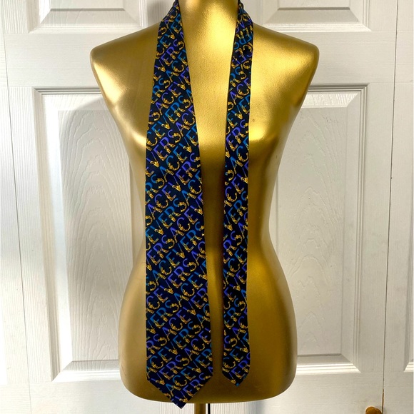 GIANNI VERSACE 100% Italian Silk Tie. NTW. VERSACE ♥️ - Picture 1 of 6